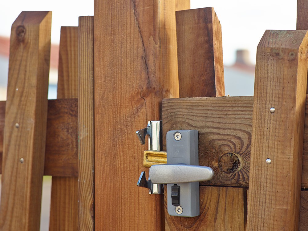 Accessoire clôture en bois