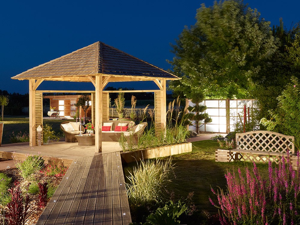 Gloriette en bois Pin classe 4 technologie DURAPIN jardin de nuit avec toiture bardeaux marque PIVETEAUBOIS Vivre en Bois